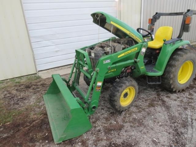Image of John Deere 3038E equipment image 4