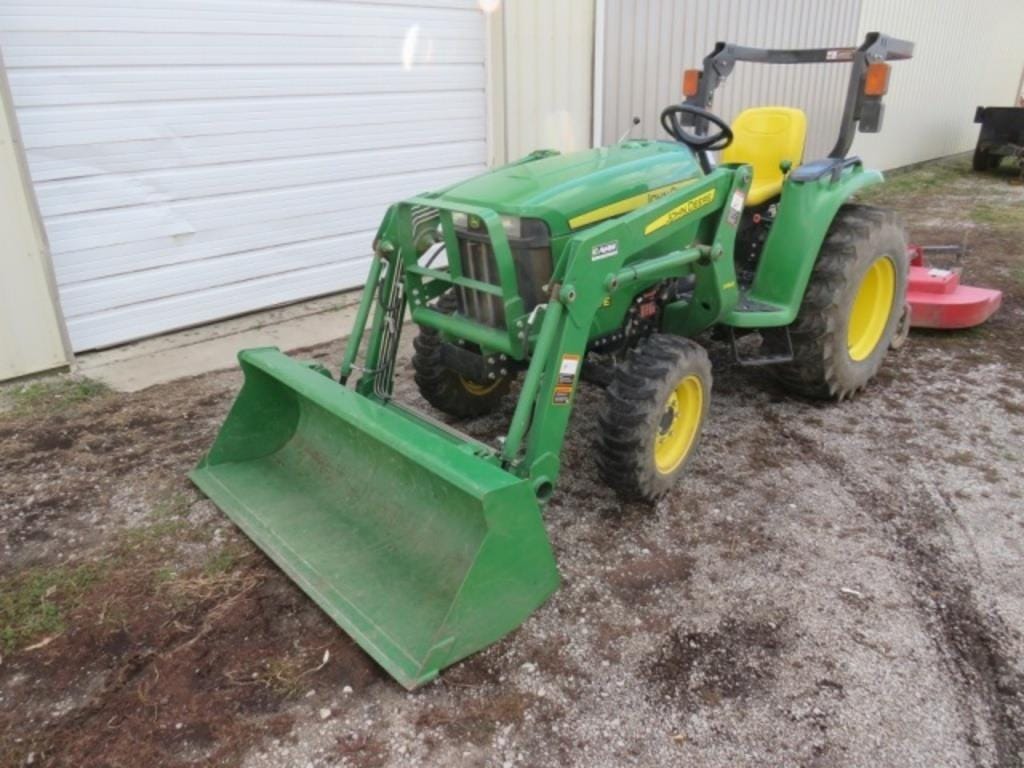 2016 John Deere 3038E Equipment Image0
