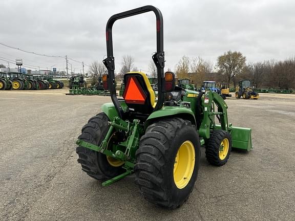 Image of John Deere 3039R equipment image 4