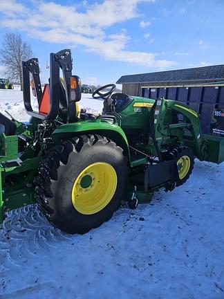 Image of John Deere 3039R equipment image 1