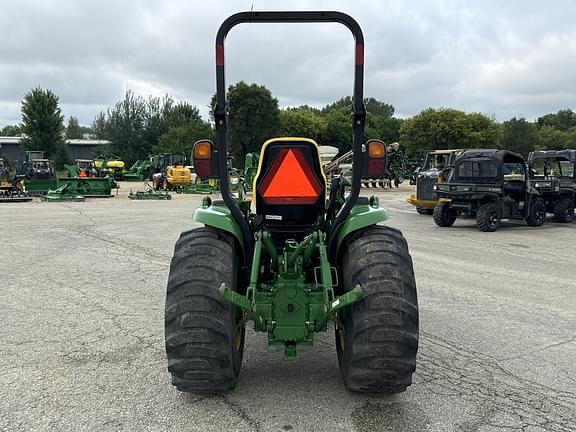 Image of John Deere 3039R equipment image 3