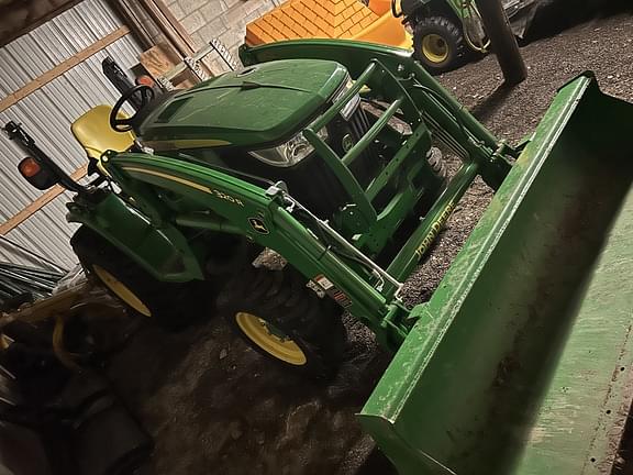 Image of John Deere 3039R equipment image 2