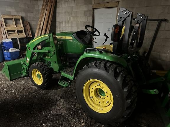 Image of John Deere 3039R equipment image 1