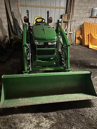 Image of John Deere 3039R equipment image 3