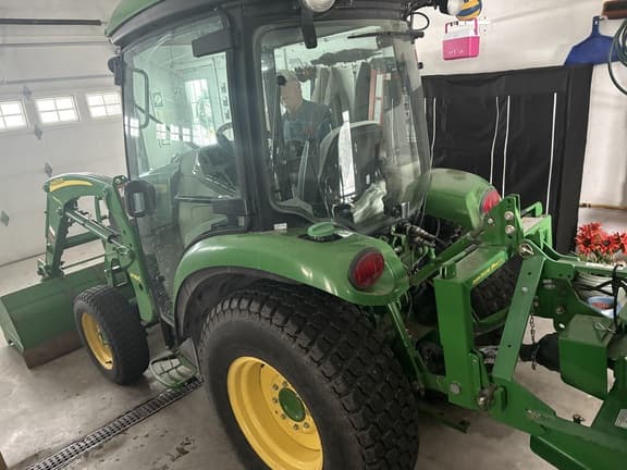 Image of John Deere 3039R equipment image 3