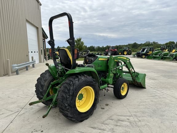 Image of John Deere 3039R equipment image 2