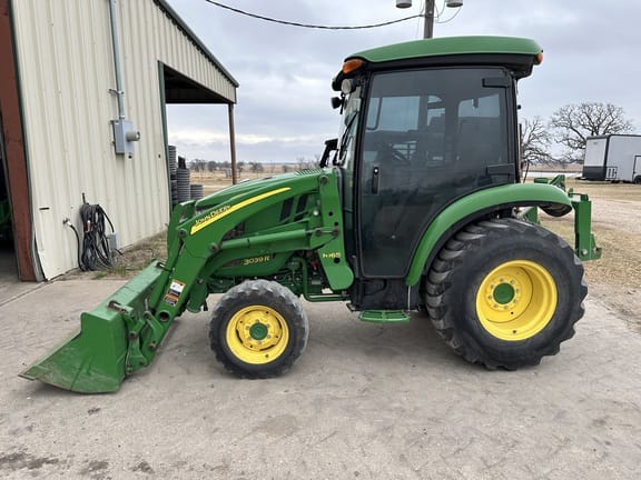 2016 John Deere 3039R Equipment Image0