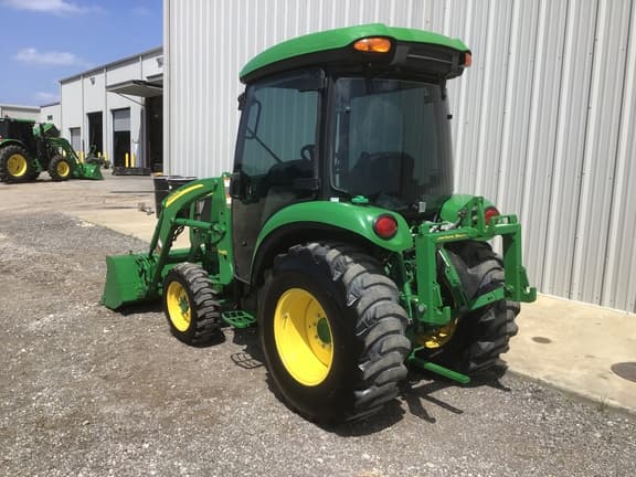 Image of John Deere 3039R equipment image 2
