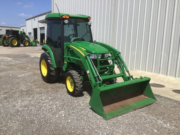 Image of John Deere 3039R equipment image 4