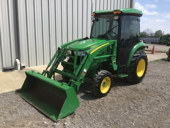 Image of John Deere 3039R equipment image 1