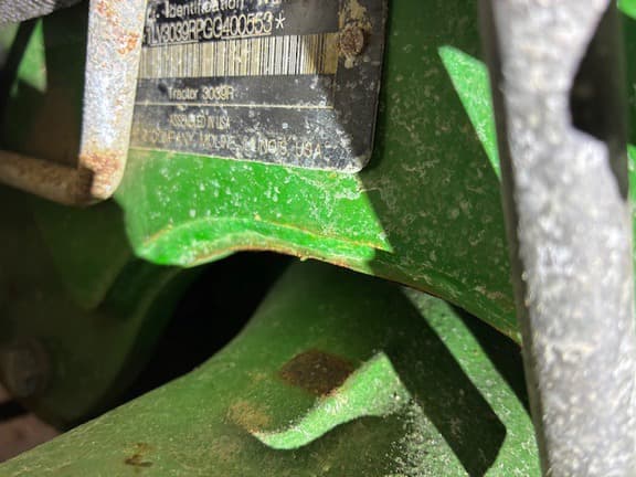 Image of John Deere 3039R equipment image 1