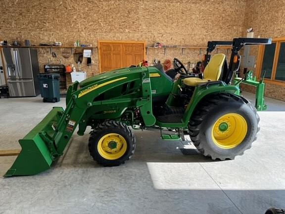 Image of John Deere 3039R equipment image 1