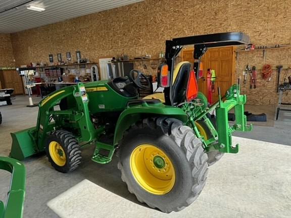 Image of John Deere 3039R equipment image 2