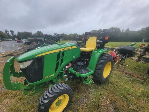 Main image John Deere 3039R