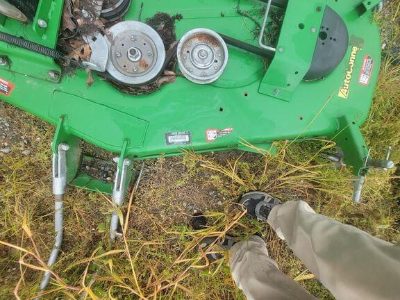 Image of John Deere 3039R equipment image 2