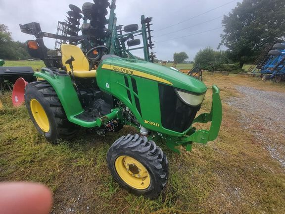2016 John Deere 3039R Equipment Image0