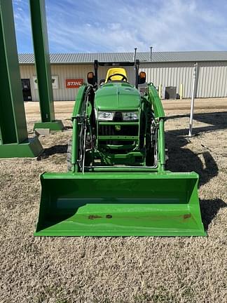 Image of John Deere 3039R equipment image 1