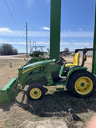 Image of John Deere 3039R equipment image 3