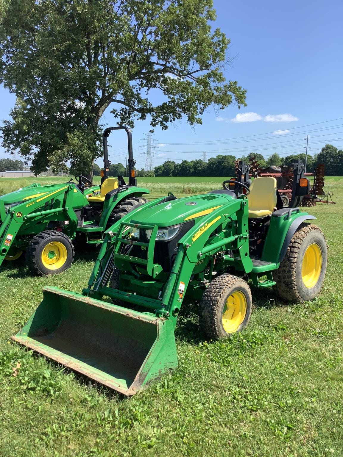 Main image John Deere 3039R