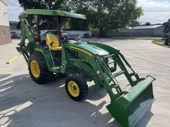 Image of John Deere 3039R equipment image 4