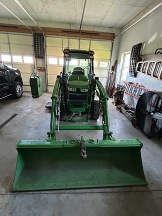 Image of John Deere 3039R equipment image 1