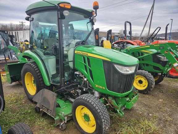2016 John Deere 3039R Equipment Image0