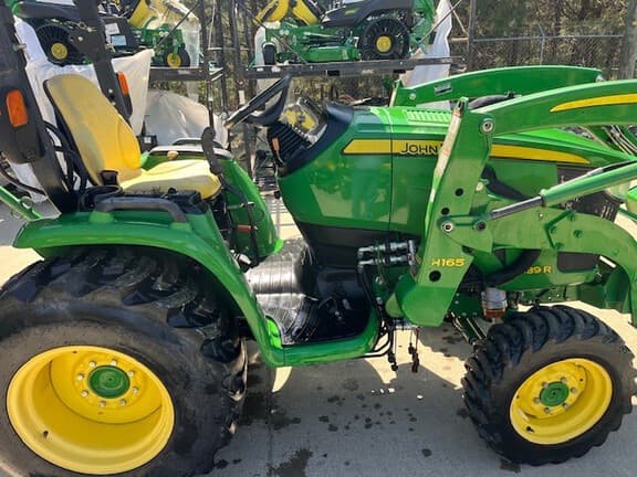 Image of John Deere 3039R equipment image 3