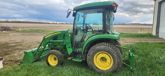 Image of John Deere 3039R equipment image 1