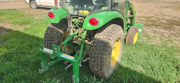 Image of John Deere 3039R equipment image 4