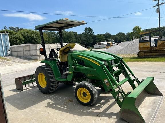 Image of John Deere 3039R equipment image 3