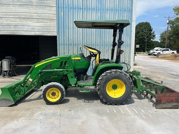 Image of John Deere 3039R equipment image 1