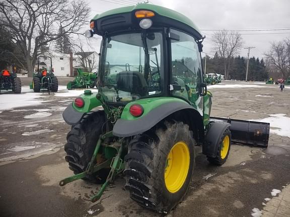 Image of John Deere 3046R equipment image 4