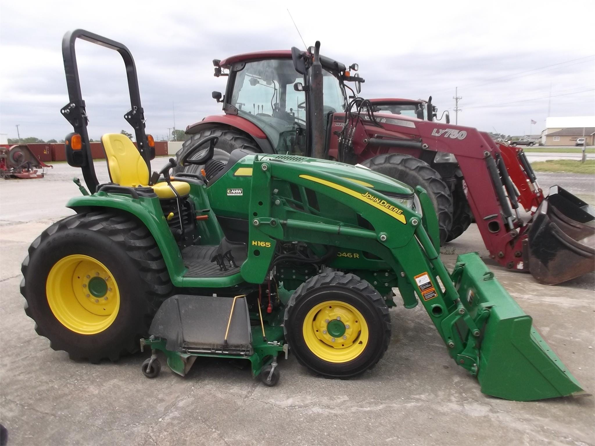 Main image John Deere 3046R