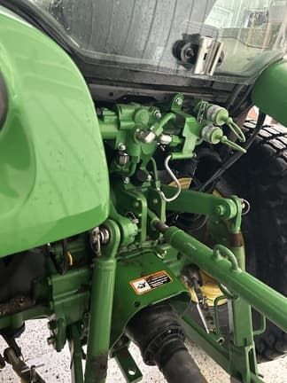 Image of John Deere 3046R equipment image 3