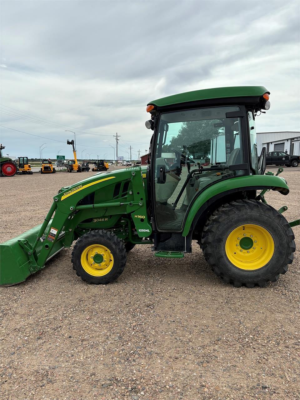 Image of John Deere 3046R Primary image