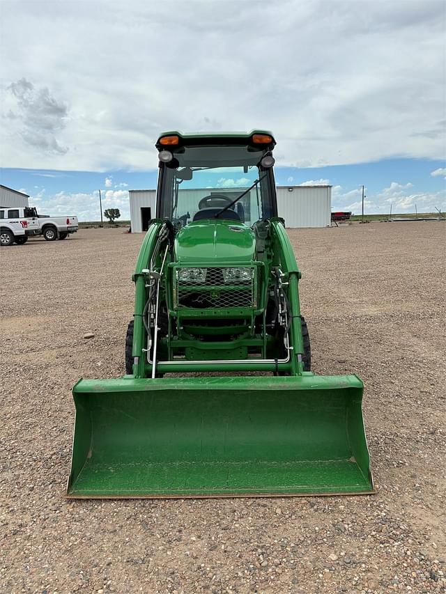 Image of John Deere 3046R equipment image 3