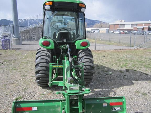 Image of John Deere 3046R equipment image 3