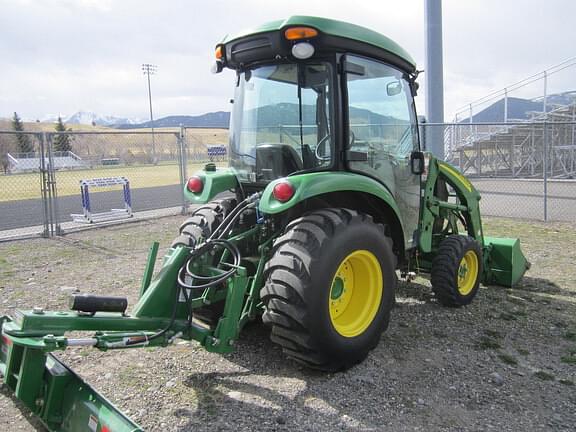Image of John Deere 3046R equipment image 4