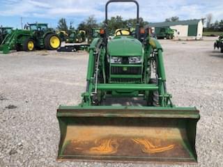 Image of John Deere 3046R equipment image 3