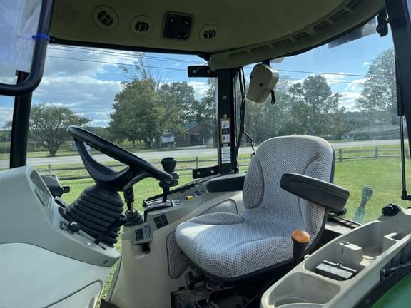 Image of John Deere 3046R equipment image 4