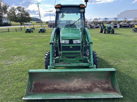 Image of John Deere 3046R equipment image 2