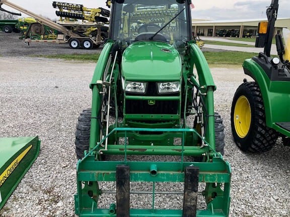 Main image John Deere 3046R