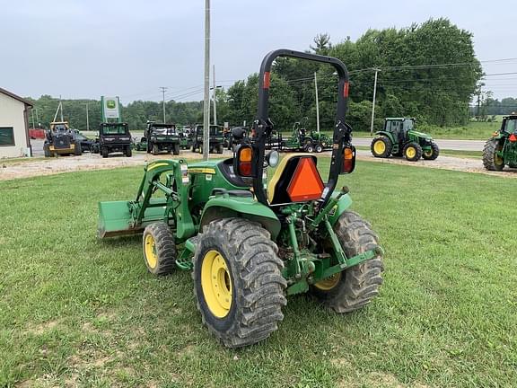 Image of John Deere 3046R equipment image 2