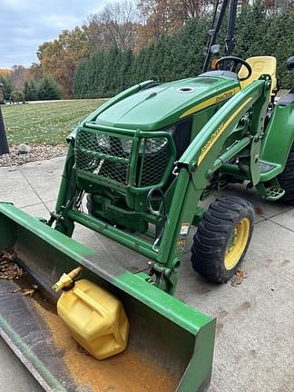 Image of John Deere 3046R Image 1