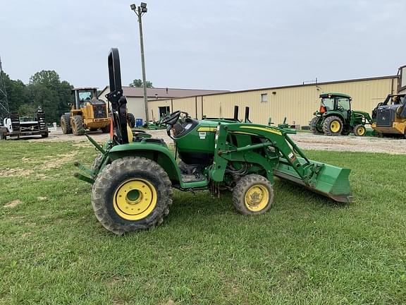 Image of John Deere 3046R equipment image 4