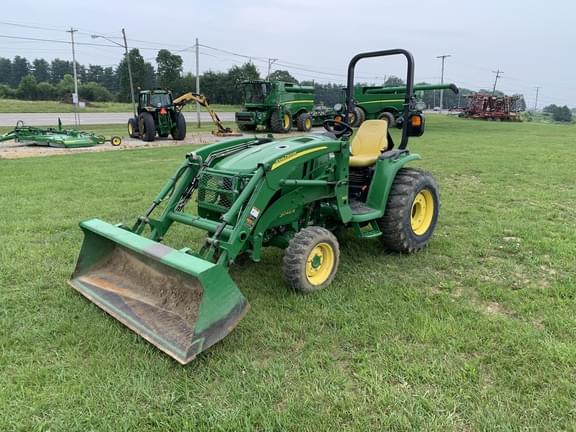 Image of John Deere 3046R equipment image 3
