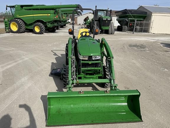 Image of John Deere 3046R equipment image 1