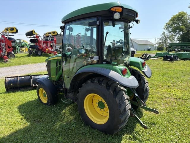 Image of John Deere 3046R equipment image 4