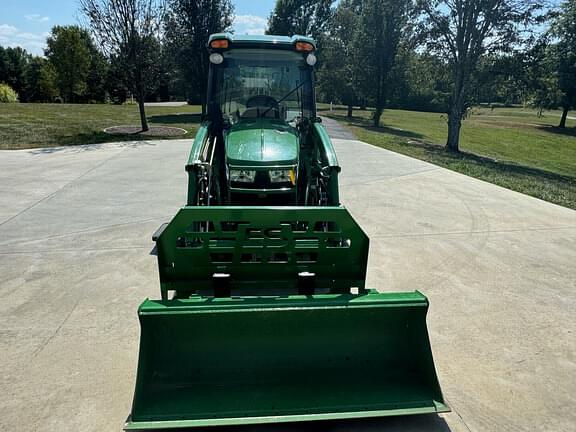 Image of John Deere 3046R equipment image 3
