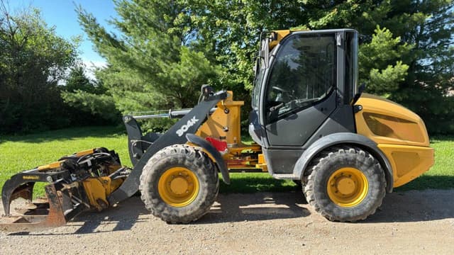 Image of John Deere 304K equipment image 1
